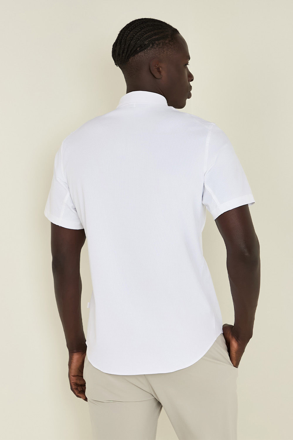 תמונת דוגמן אחורית של Airing Easy Short Sleeve Shirt LULULEMON