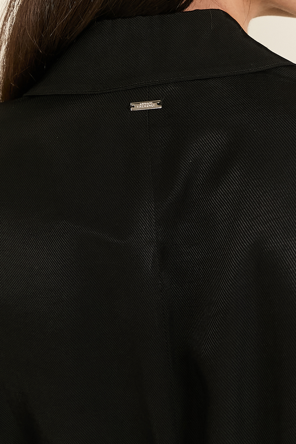 תמונת תקריב דוגמן של שמלה ARMANI EXCHANGE