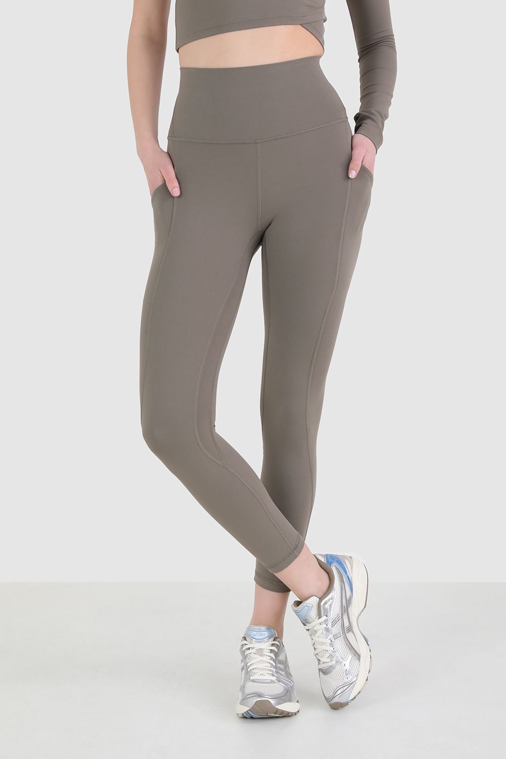 תמונת דוגמן קידמית של Align High-Rise Crop 23'' *Pockets LULULEMON