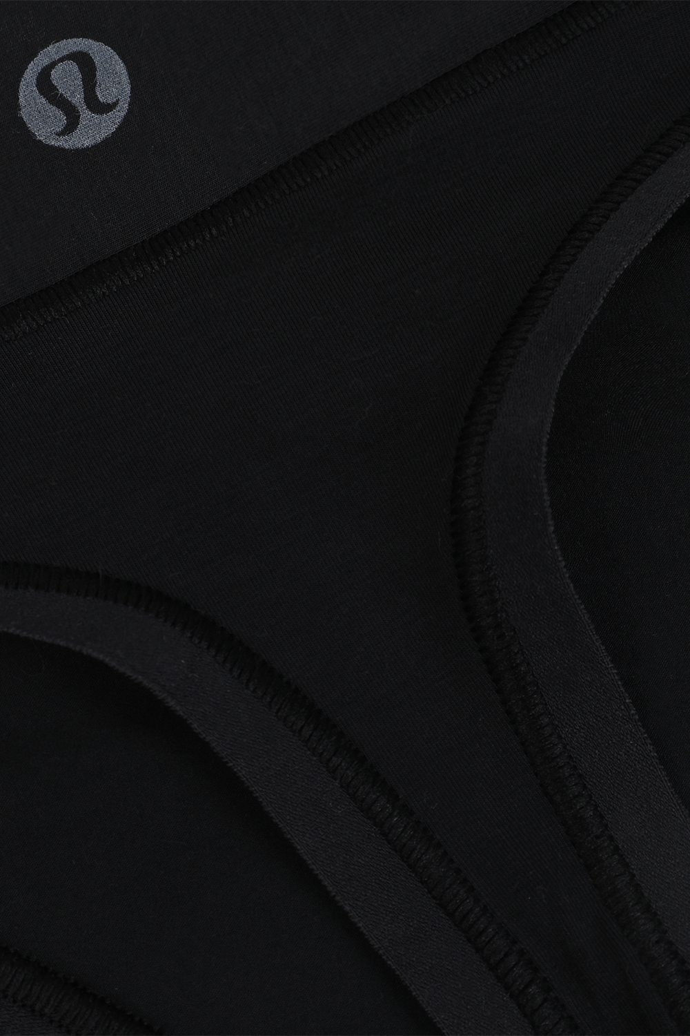 תמונה אחורית של UnderEase Mid-Rise Thong Underwear