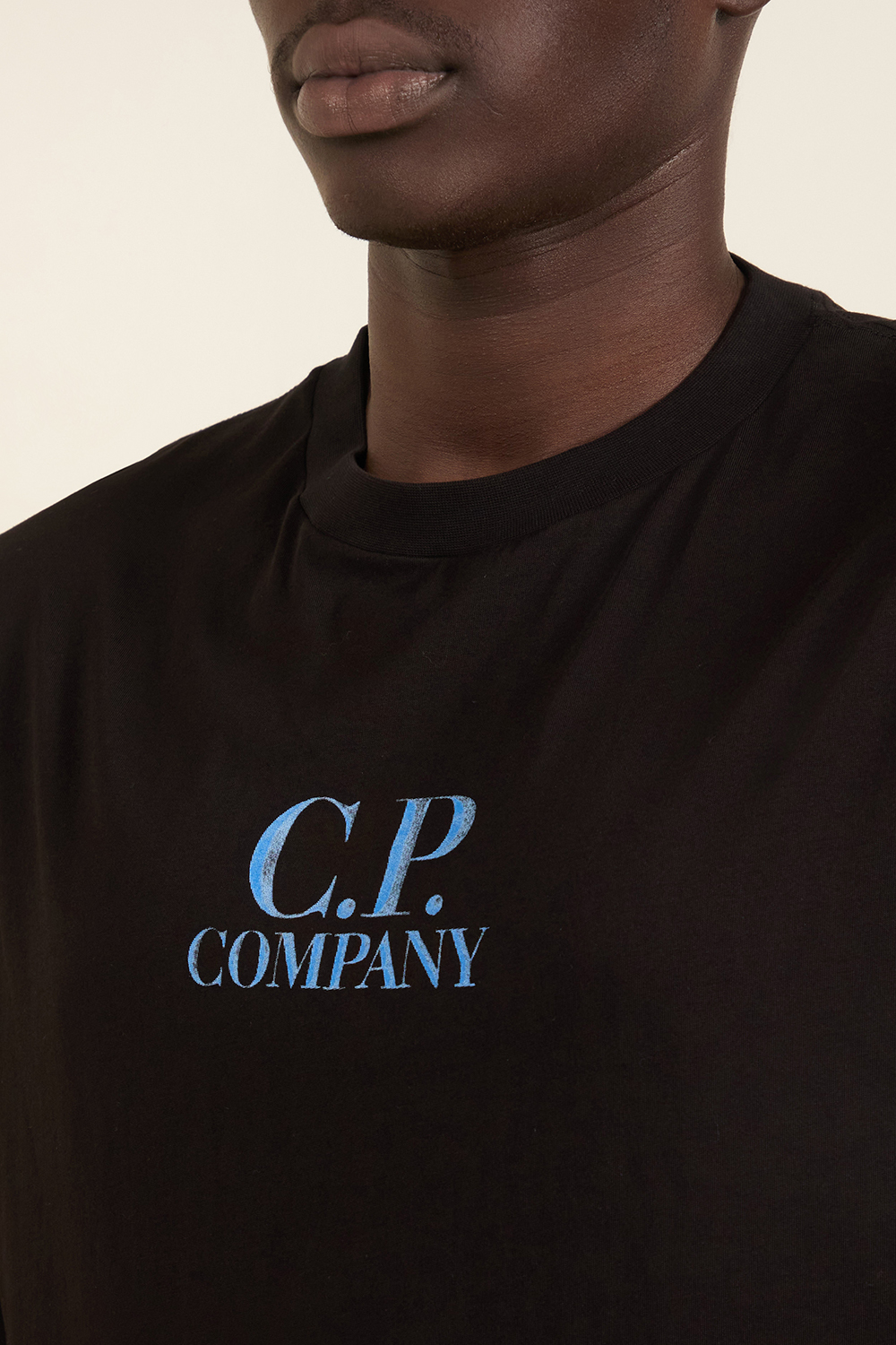 תמונת דוגמן אחורית של חולצת טי C.P. COMPANY