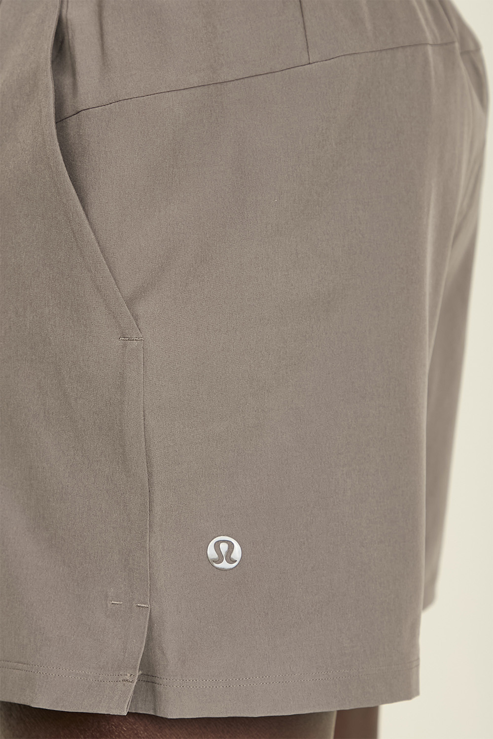 תמונת תקריב דוגמן של Pool Short 5 LULULEMON