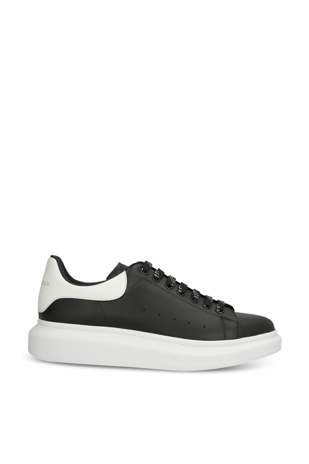 תמונה קידמית של נעלי סניקרס אוברסייז ALEXANDER MCQUEEN