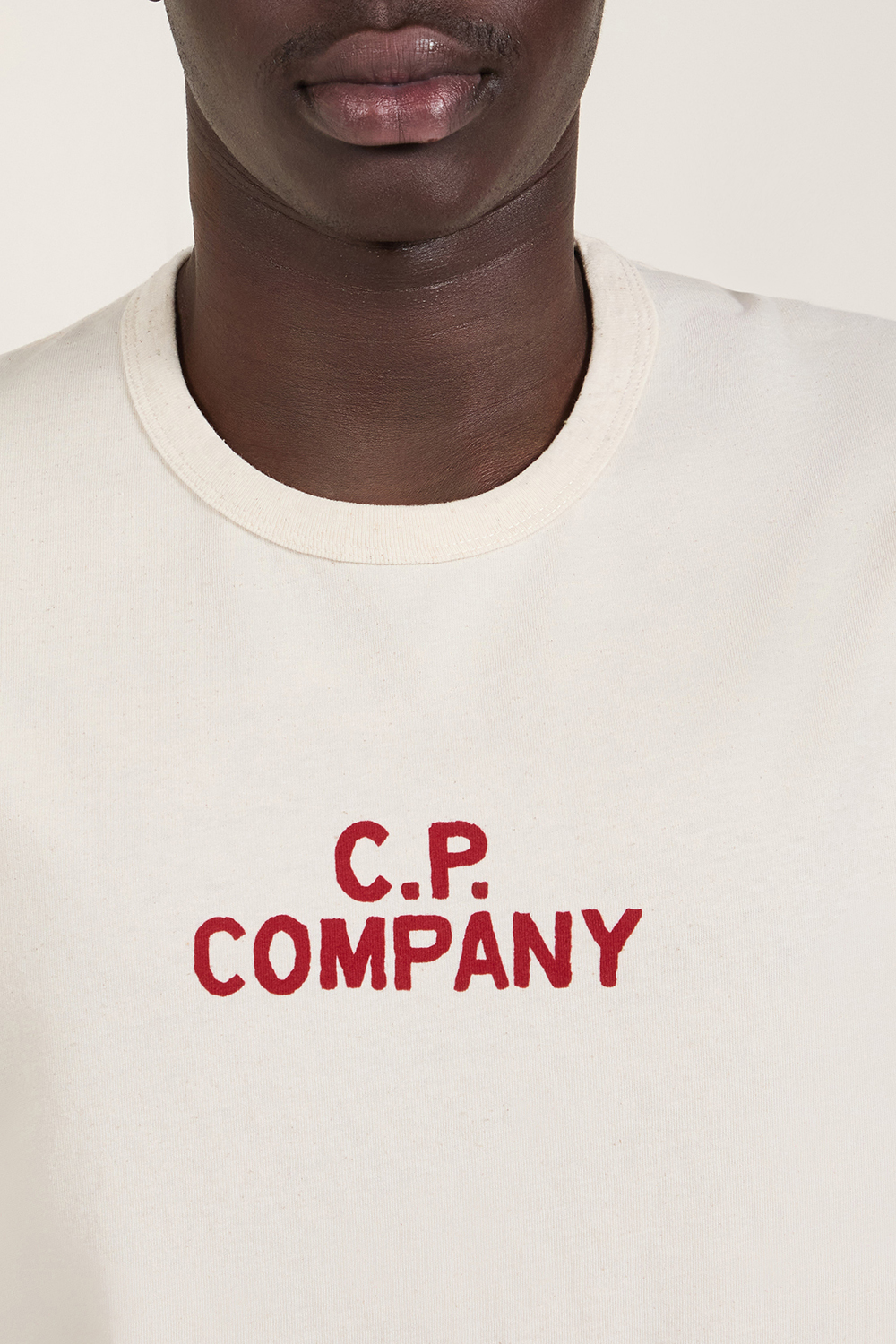 תמונת דוגמן אחורית של חולצת טי C.P. COMPANY