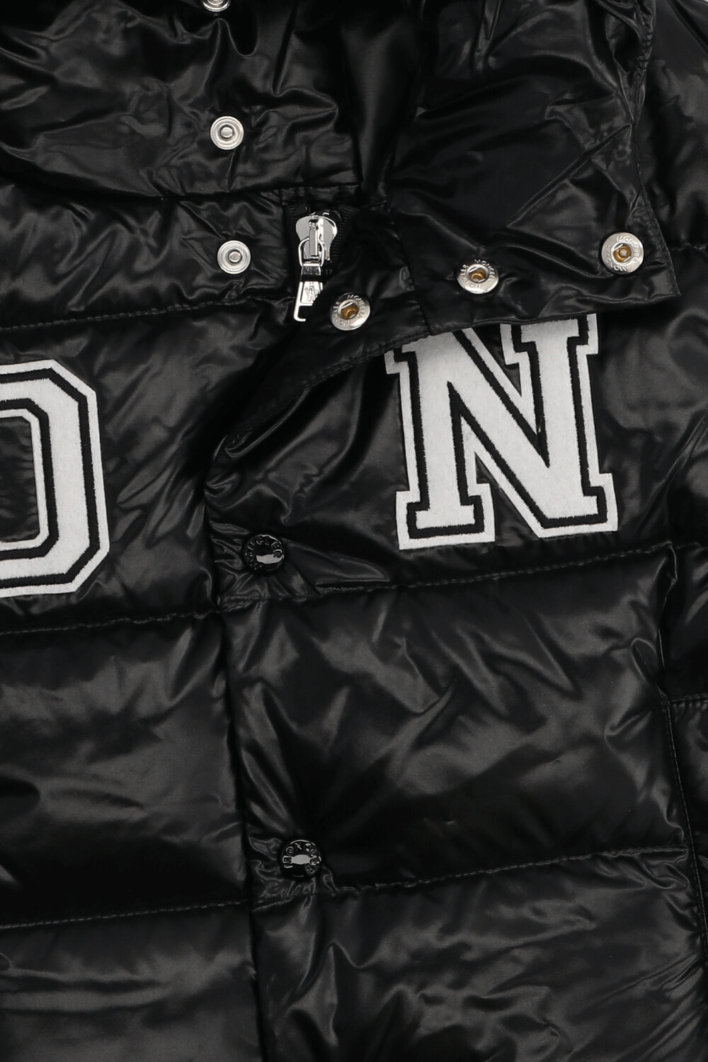 תמונת תקריב של ז'קט פוך באיין MONCLER KIDS
