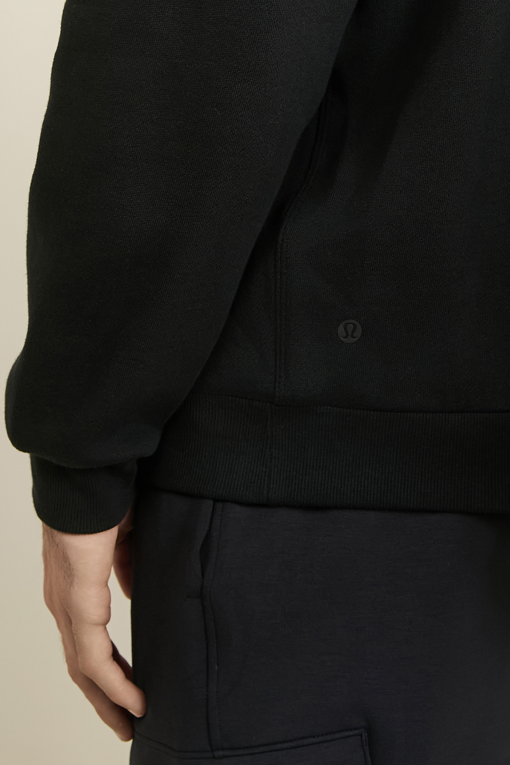 תמונת תקריב דוגמן של Steady State Crew LULULEMON