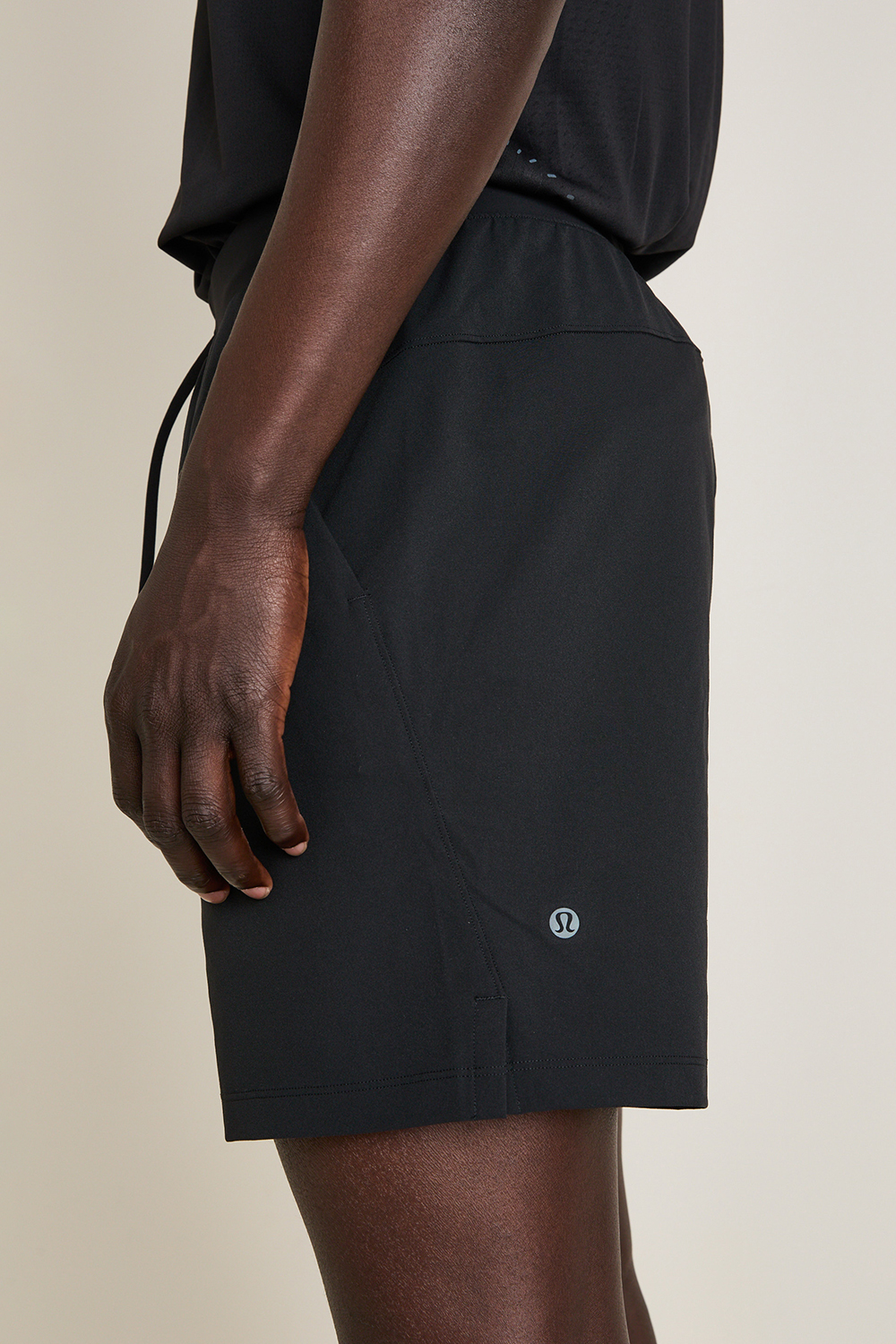 תמונת תקריב דוגמן של T.H.E. Linerless Short 7 LULULEMON