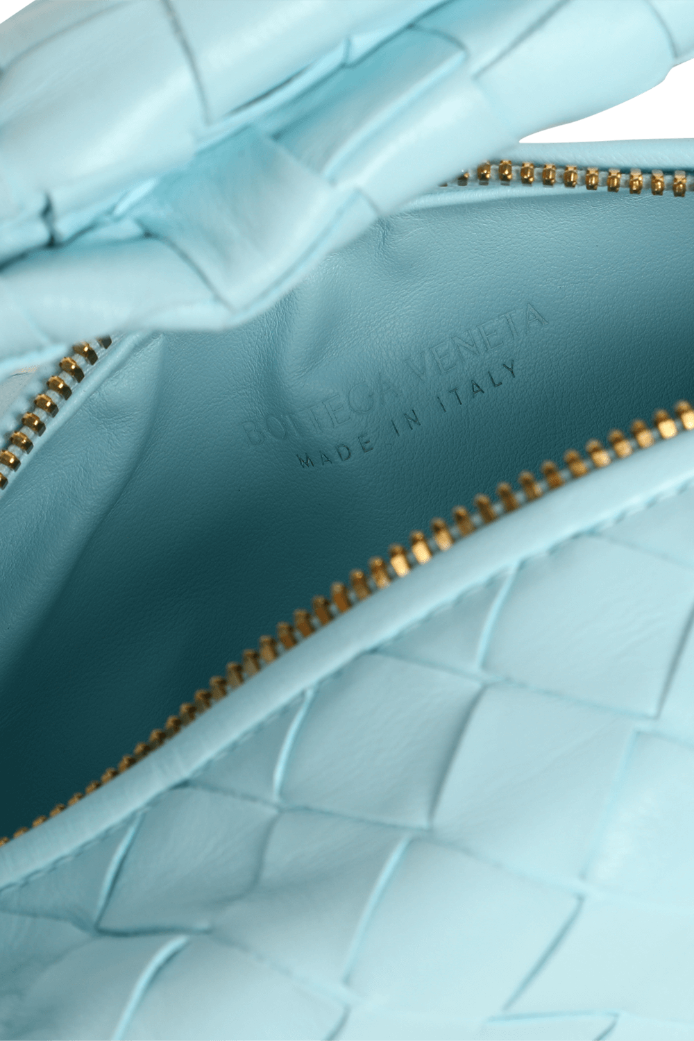 תמונת פנים של תיק ג'ודי בגודל מיני מעור קלוע BOTTEGA VENETA