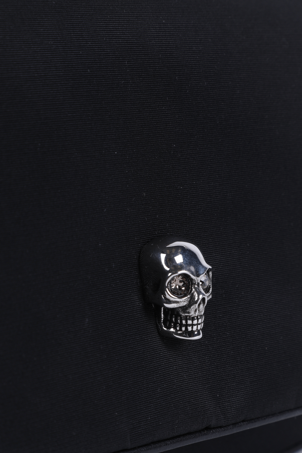 תמונת תקריב של Small Skull Bag in Black