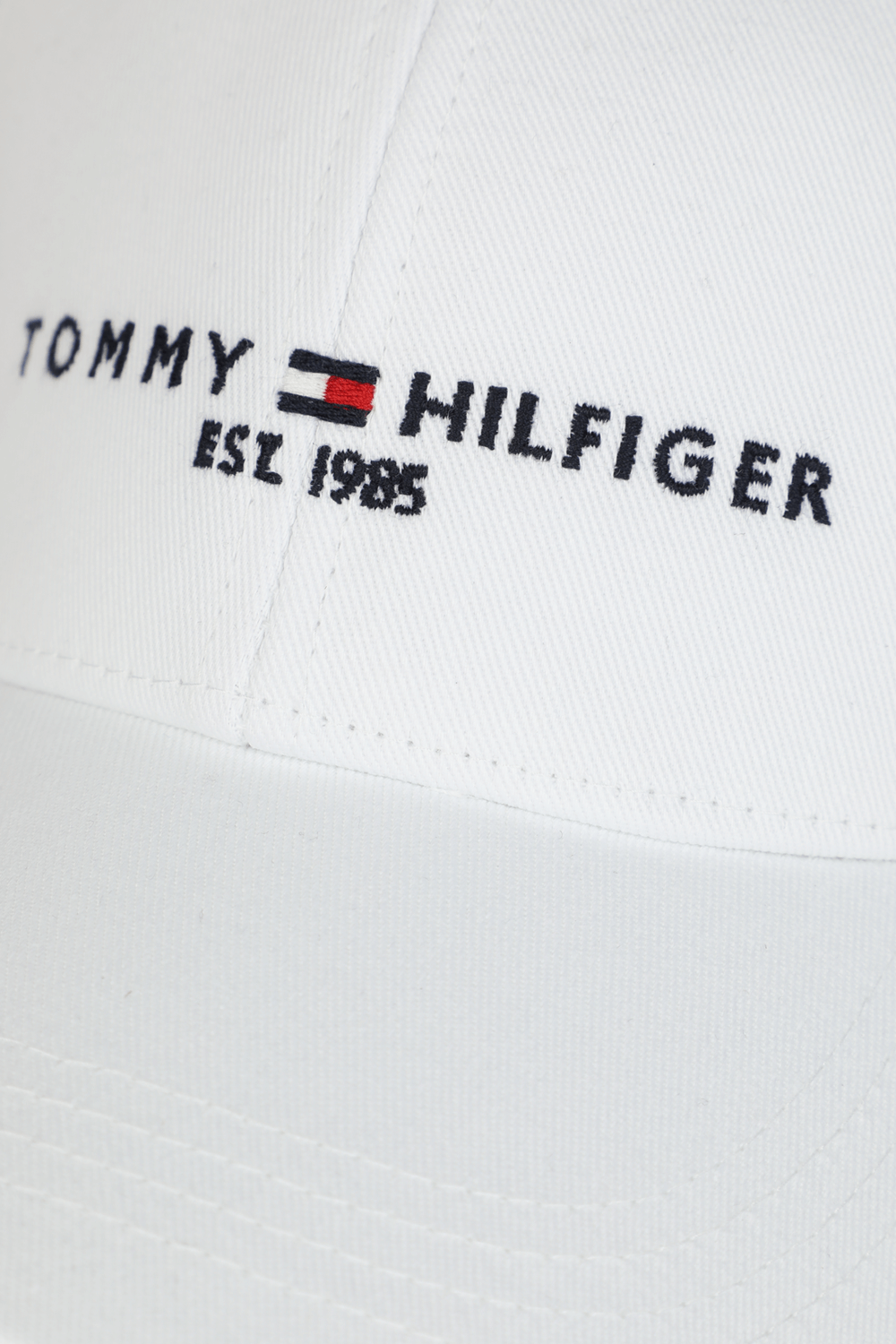 תמונת תקריב של כובע מצחייה TOMMY HILFIGER