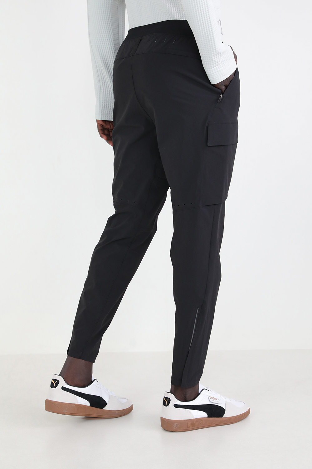 תמונת דוגמן אחורית של Cargo Training Pant LULULEMON