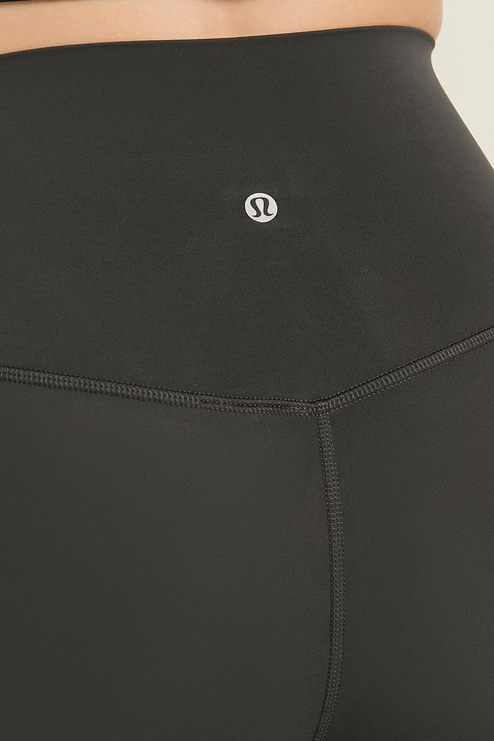 תמונת תקריב דוגמן של Align™ HR Crop 23 LULULEMON