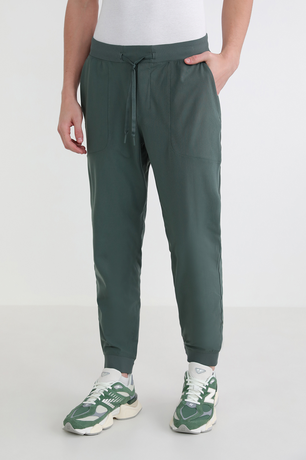 תמונת דוגמן קידמית של ABC Jogger