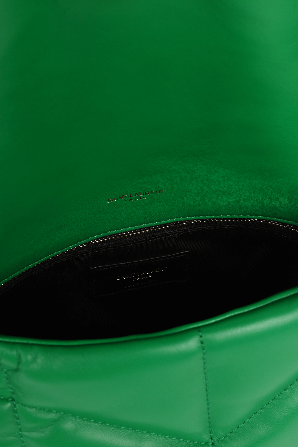 תמונת פנים של תיק פאפר מעור עם לוגו מונוגרמי SAINT LAURENT