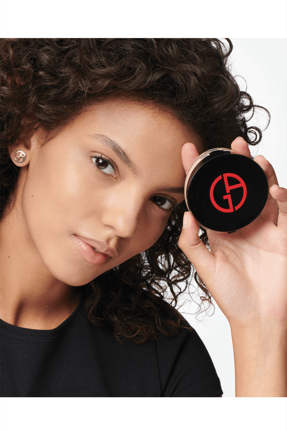 תמונת פנים של פודרה דחוסה ושקופה פוואר פבריק ARMANI BEAUTY