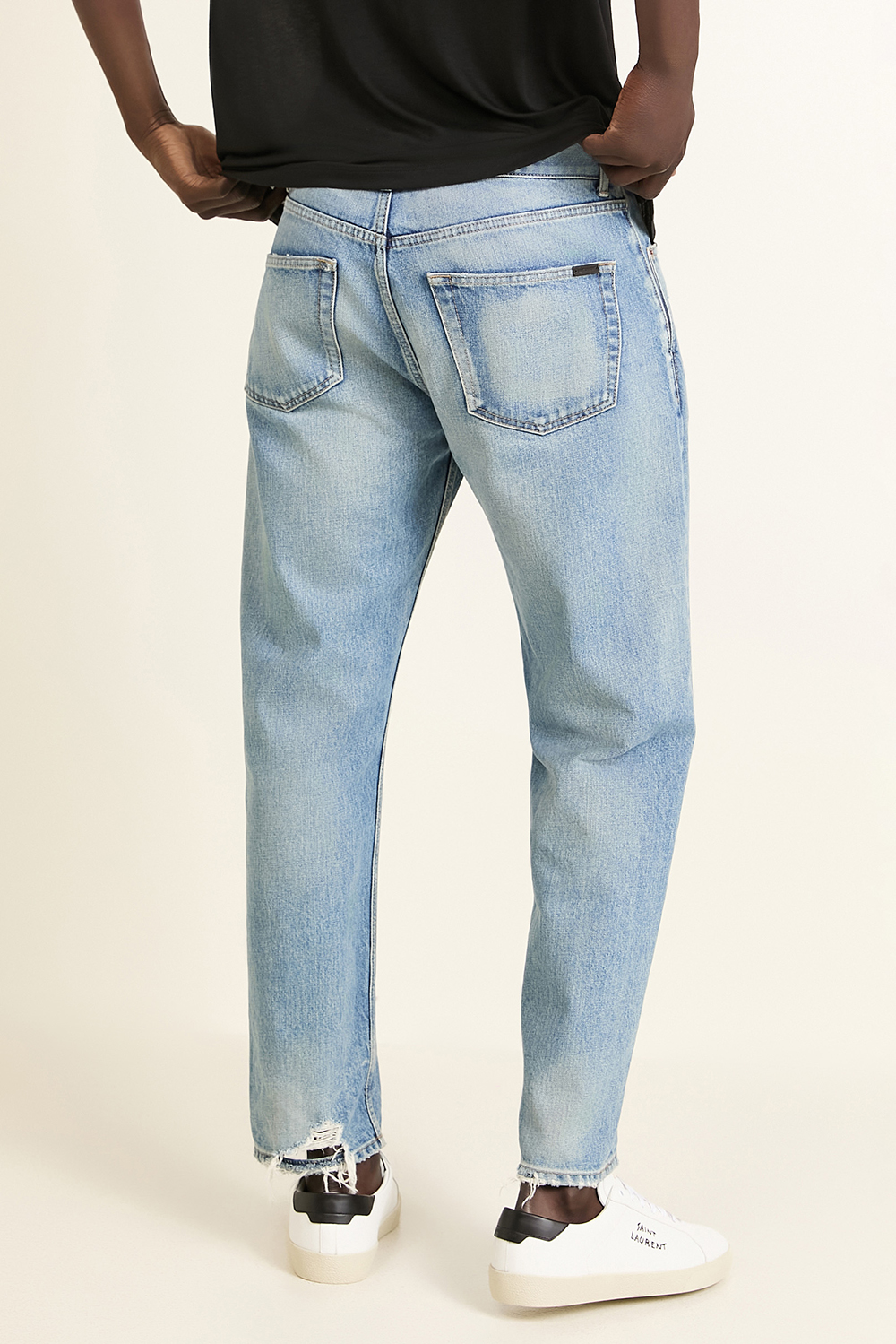תמונת דוגמן אחורית של מכנסי ג'ינס מייק SAINT LAURENT