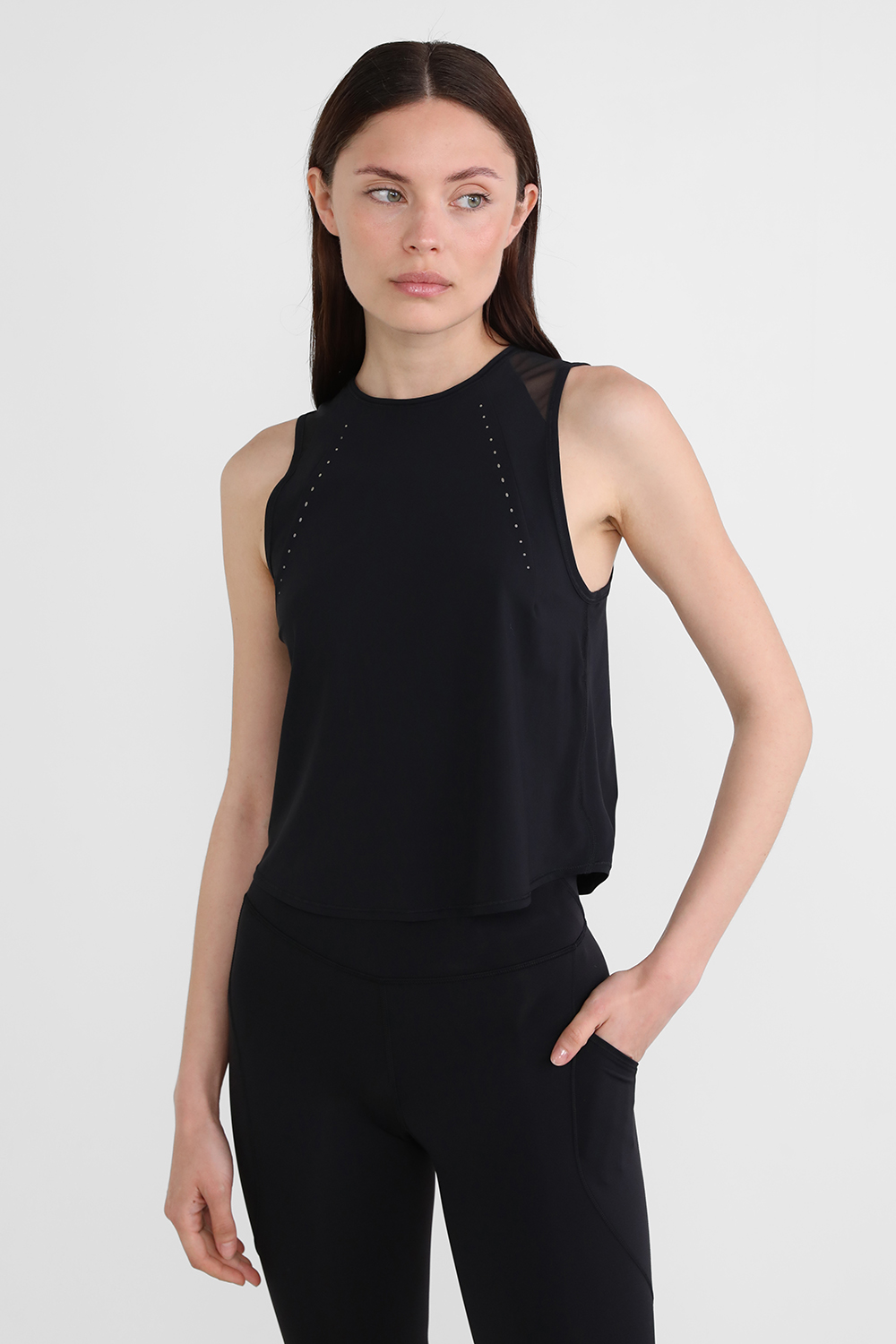 תמונת דוגמן קידמית של Sculpt Crop Tank