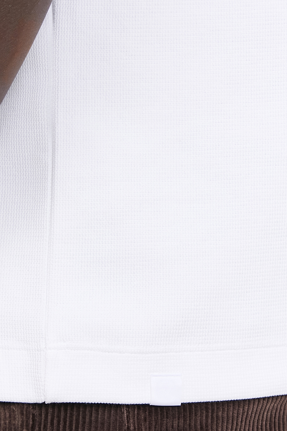 תמונת תקריב דוגמן של Heavyweight Cotton Textured Short-Sleeve Shirt LULULEMON
