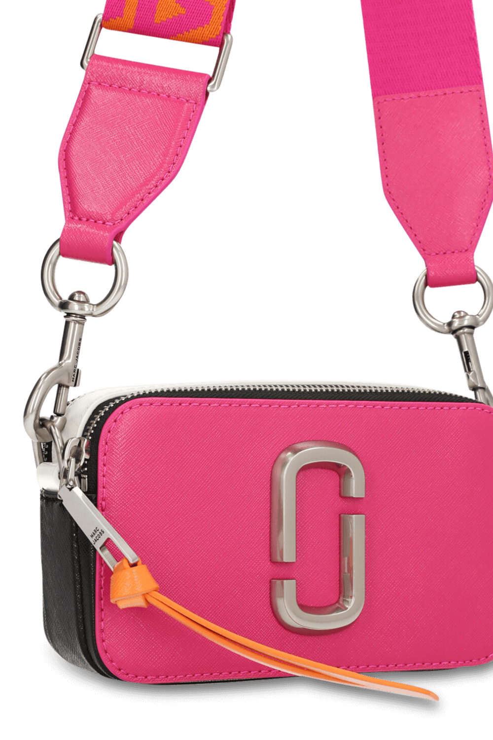 תמונת תקריב של תיק סנפשוט MARC JACOBS