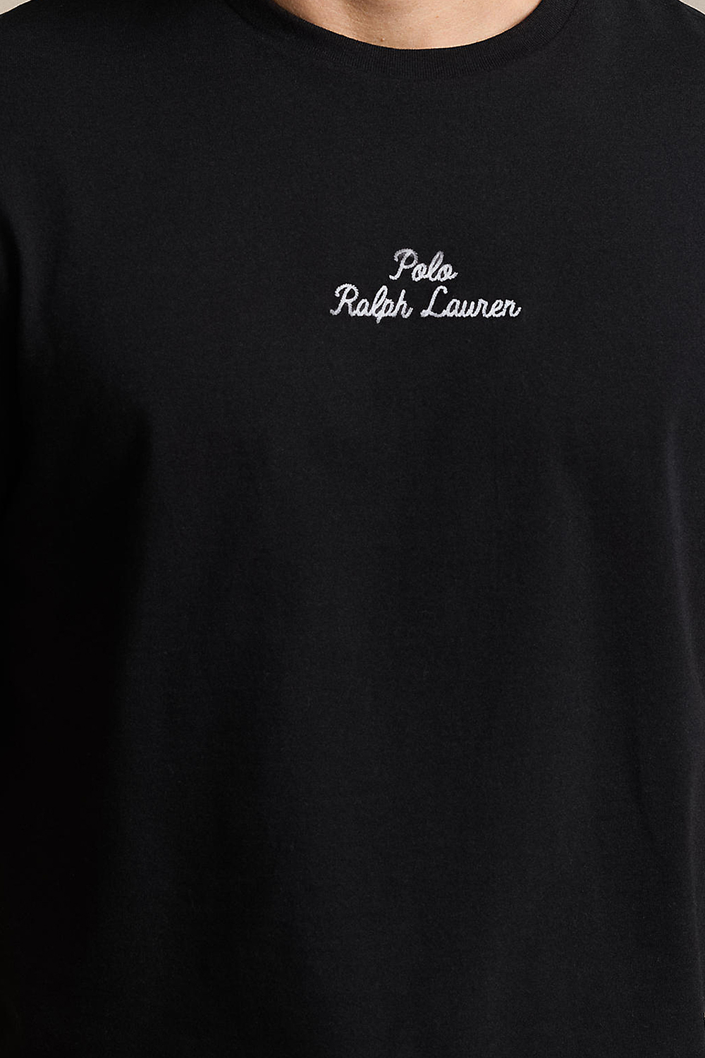 תמונת תקריב דוגמן של חולצת טי POLO RALPH LAUREN