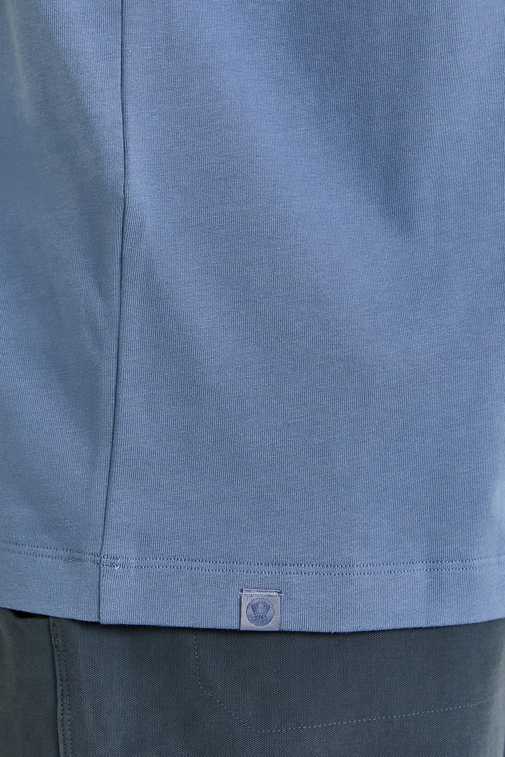 תמונת תקריב דוגמן של Heavyweight Cotton Jersey T-Shirt LULULEMON