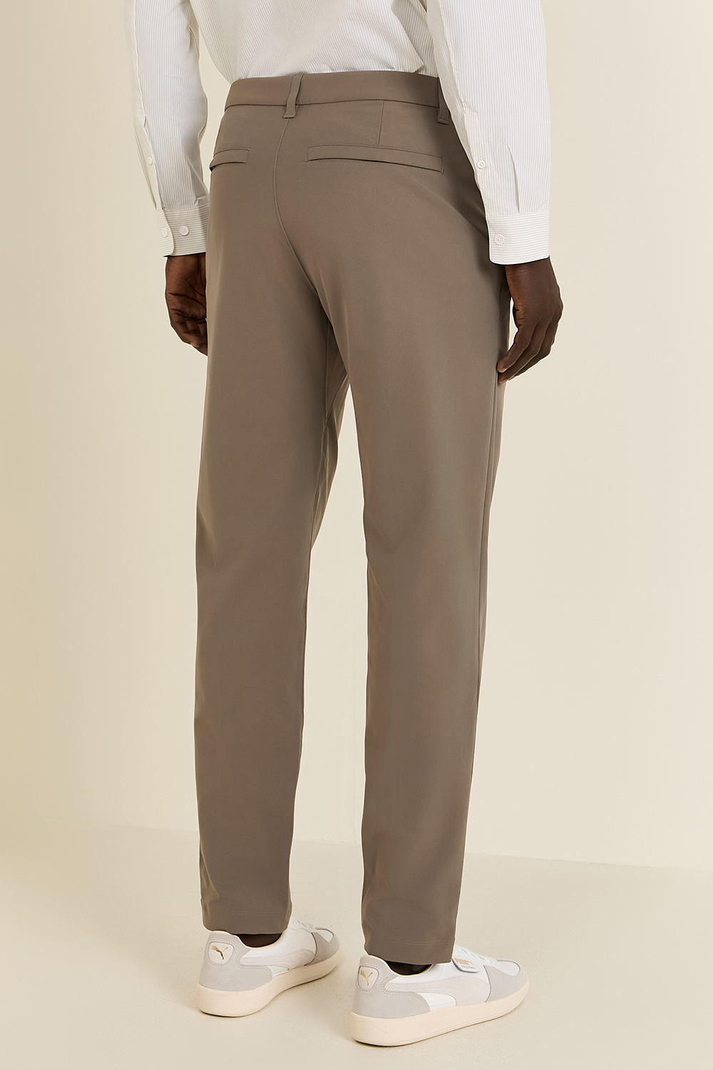 תמונת דוגמן אחורית של ABC Slim-Fit Trouser 32''L Warpstreme LULULEMON