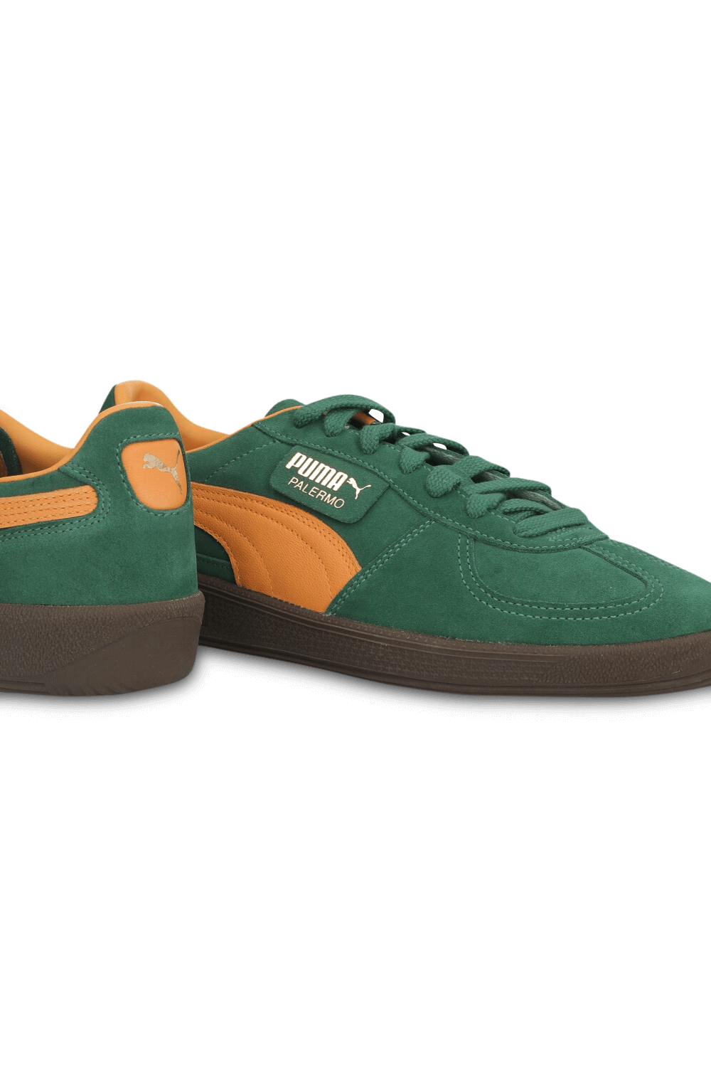 תמונת תקריב של נעלי סניקרס פלרמו PUMA