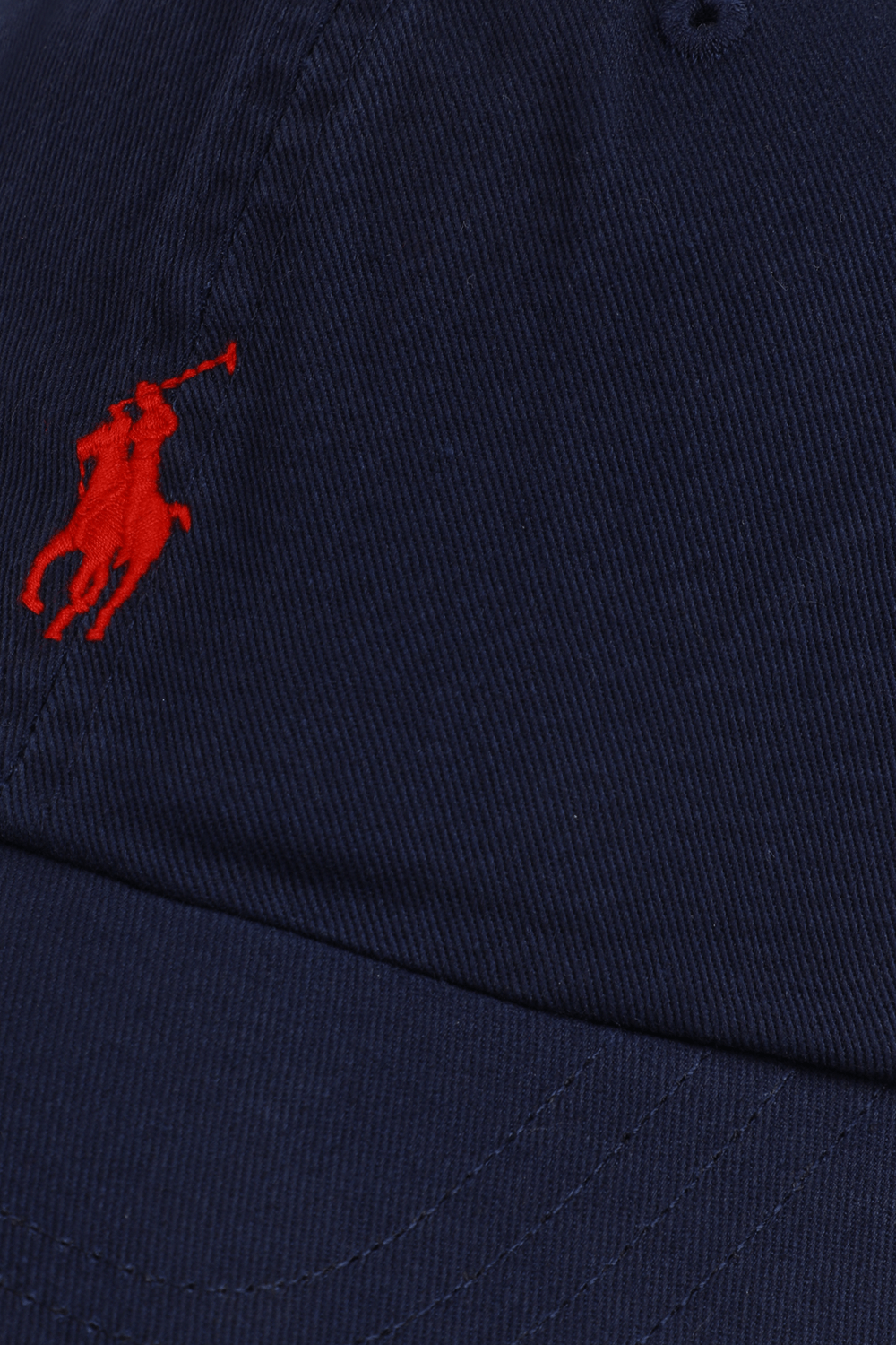 תמונת תקריב של כובע מצחייה עם לוגו רקום POLO RALPH LAUREN