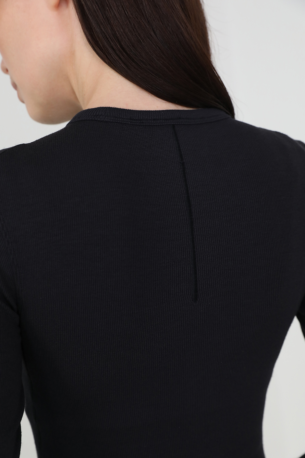 תמונת תקריב דוגמן של Hold Tight Long-Sleeve Shirt