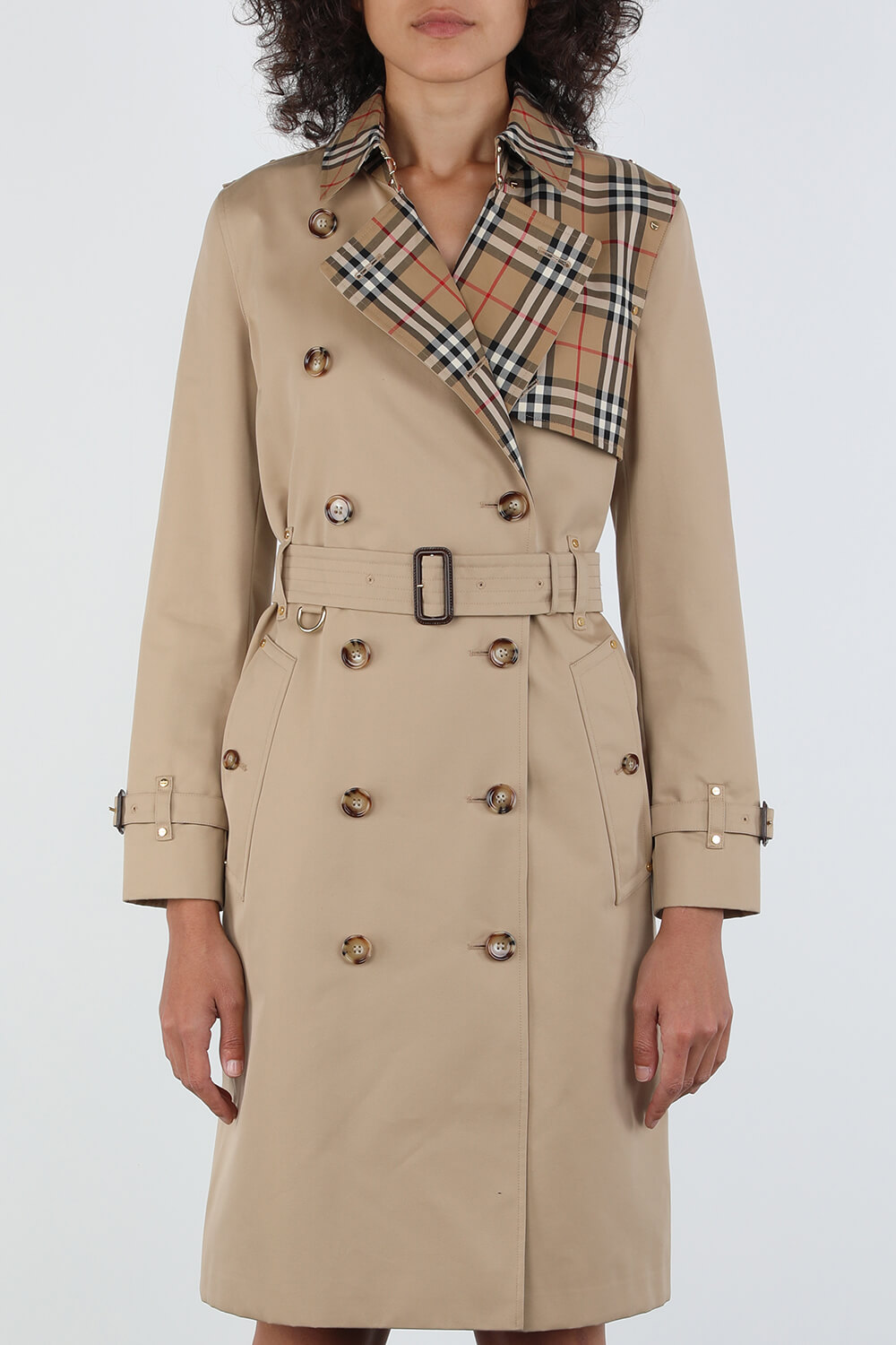 תמונת דוגמן קידמית של Herne Trench Coat in Brown