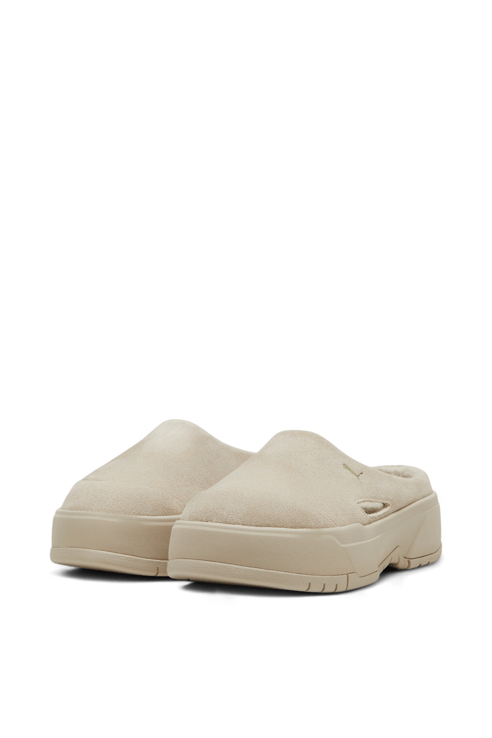 תמונת תקריב של נעלי מיול פרוסט PUMA
