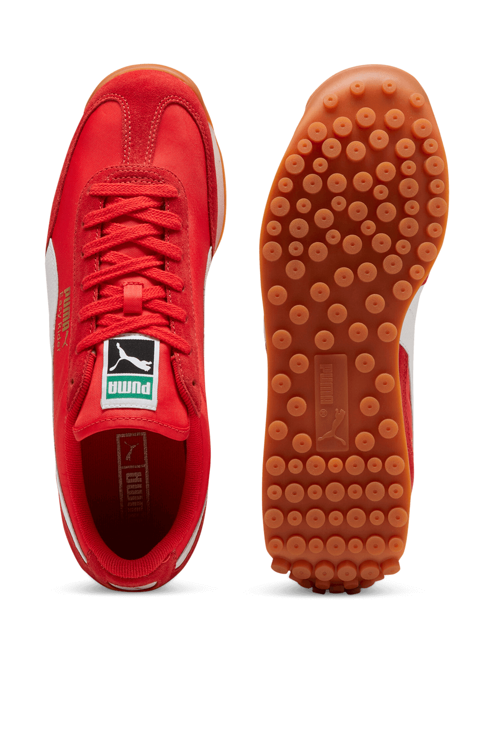 תמונת תקריב של נעלי סניקרס PUMA