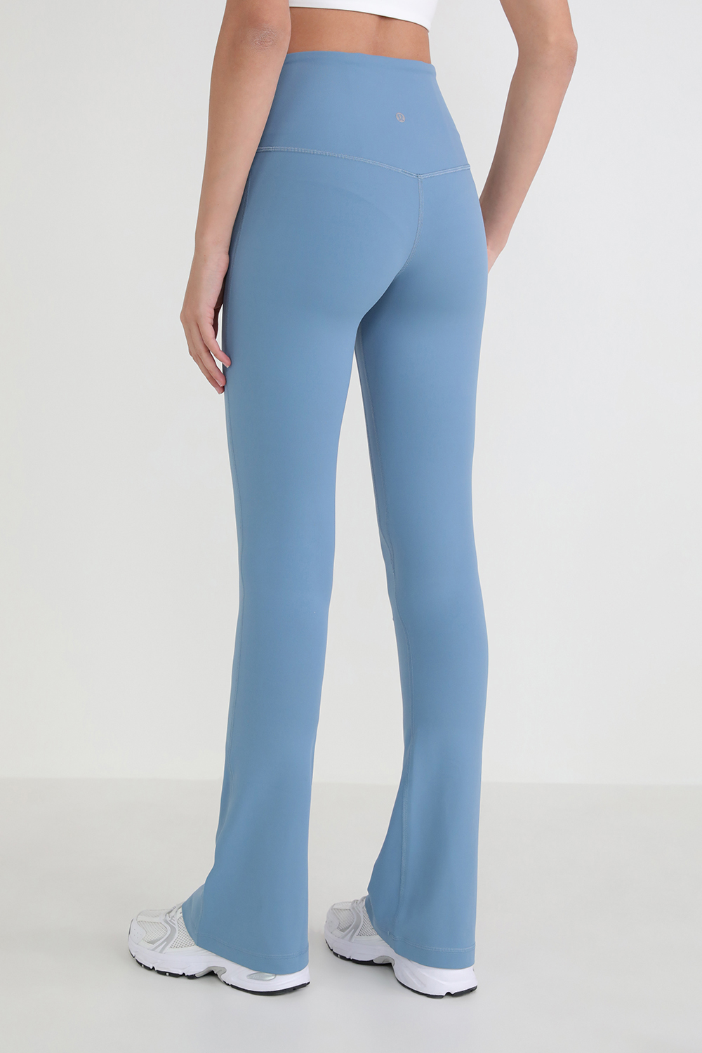 תמונת דוגמן אחורית של Align HR Mini Flare Pant 32