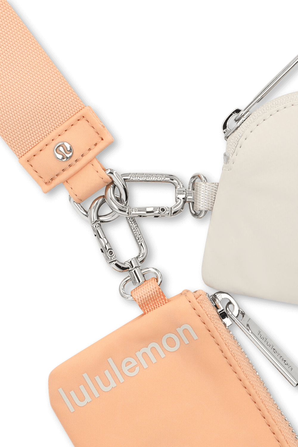 תמונת תקריב של Dual Pouch Wristlet LULULEMON