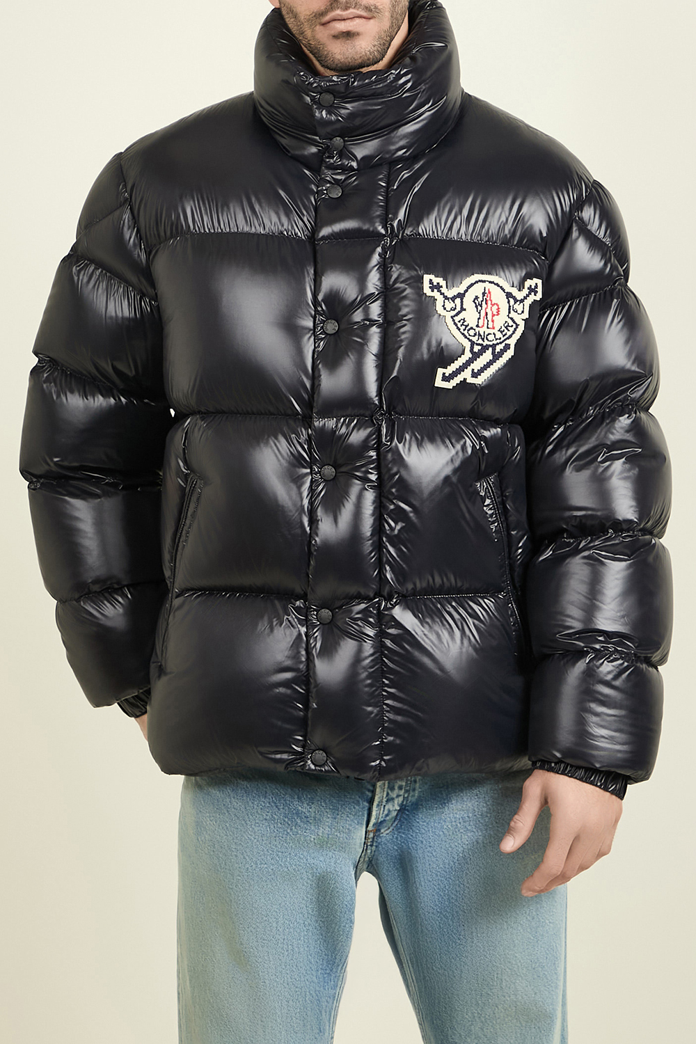 תמונת דוגמן קידמית של מעיל פוך לסט MONCLER