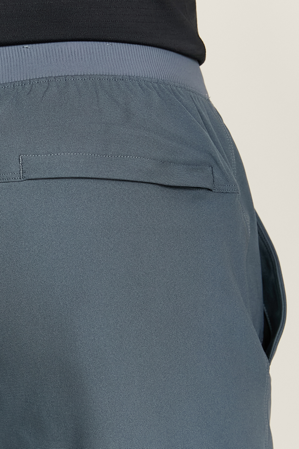 תמונת תקריב דוגמן של ABC Jogger LULULEMON