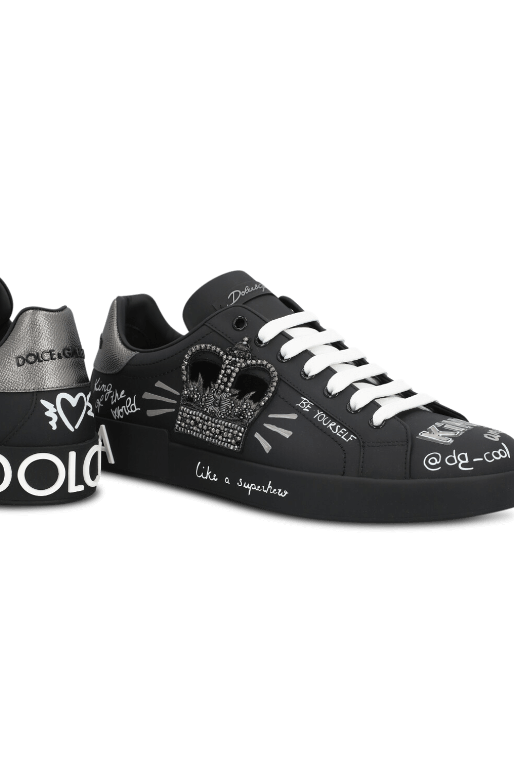 תמונת תקריב של נעלי סניקרס DOLCE & GABBANA