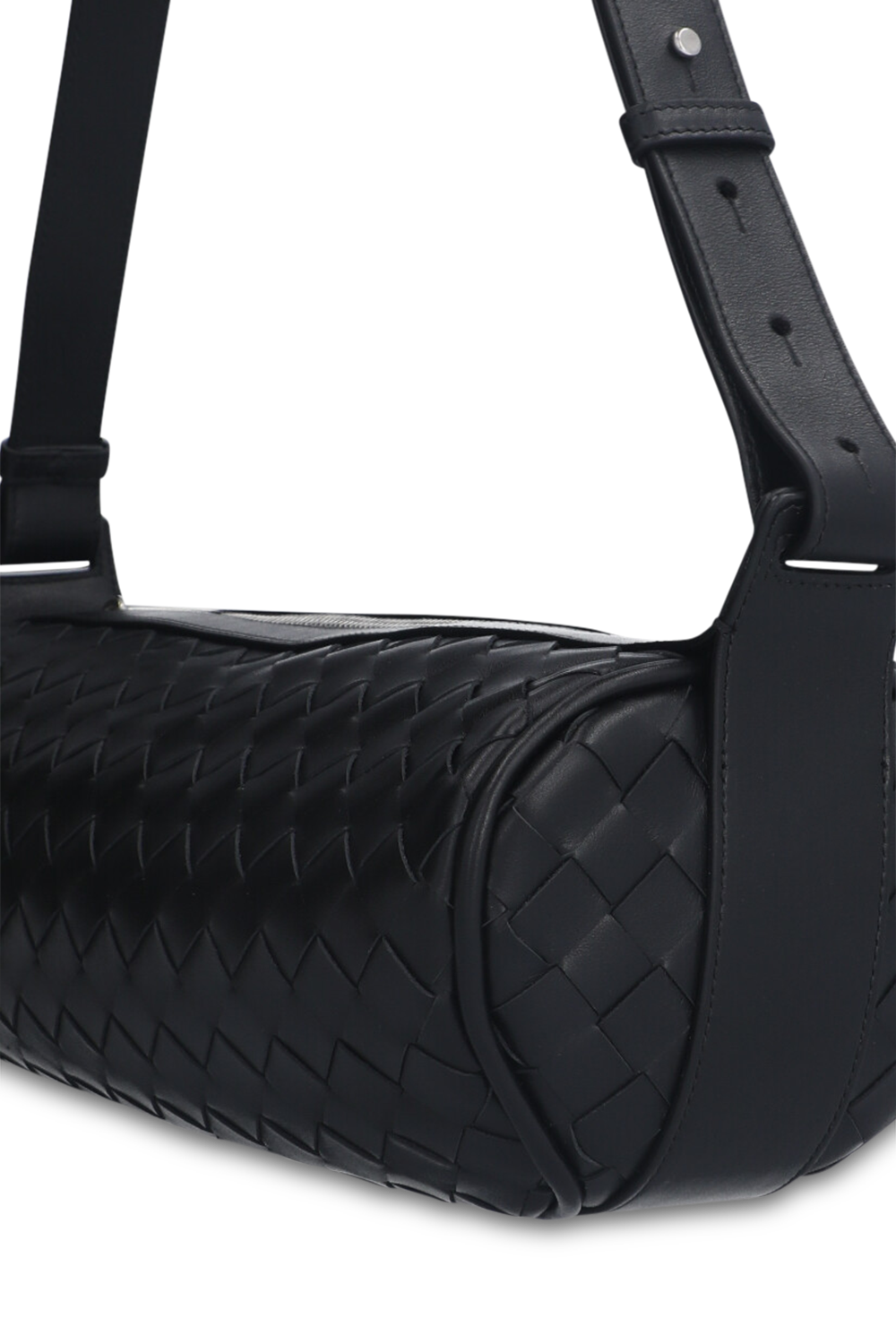 תמונת תקריב של תיק קרוס מעור BOTTEGA VENETA
