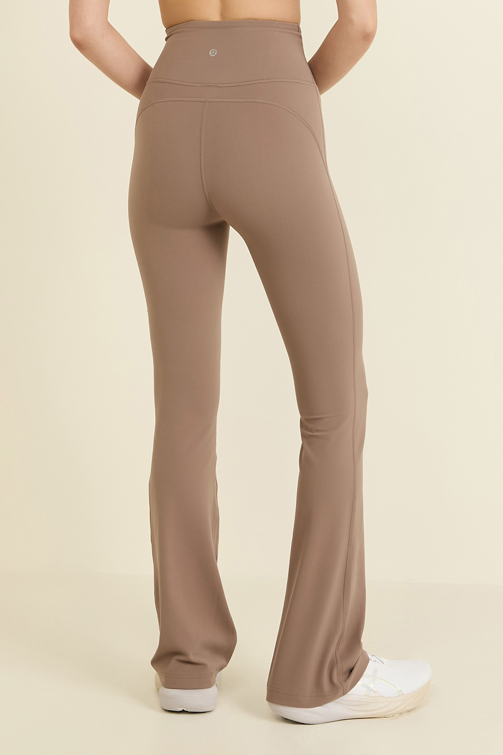 תמונת דוגמן אחורית של Groove Super-High-Rise Nulu™ Flared Pant *Regular LULULEMON
