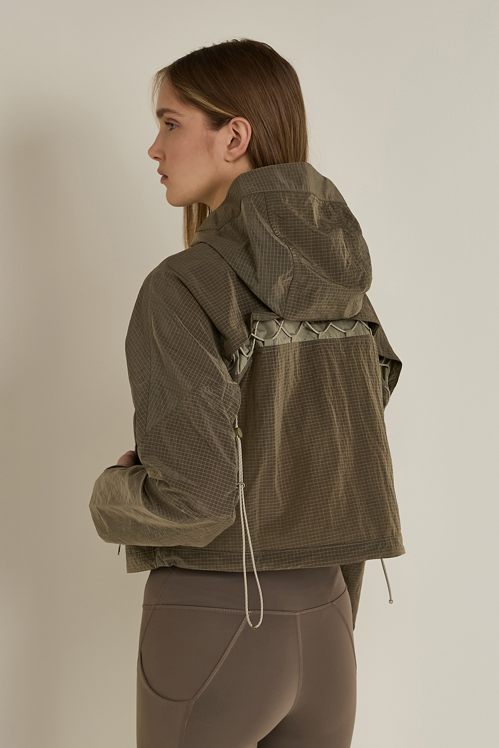 תמונת דוגמן אחורית של Cinch-Back Half-Zip Hiking LULULEMON