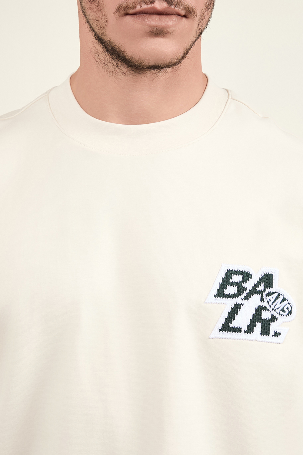 תמונת תקריב דוגמן של חולצת טי אוברסייז BALR