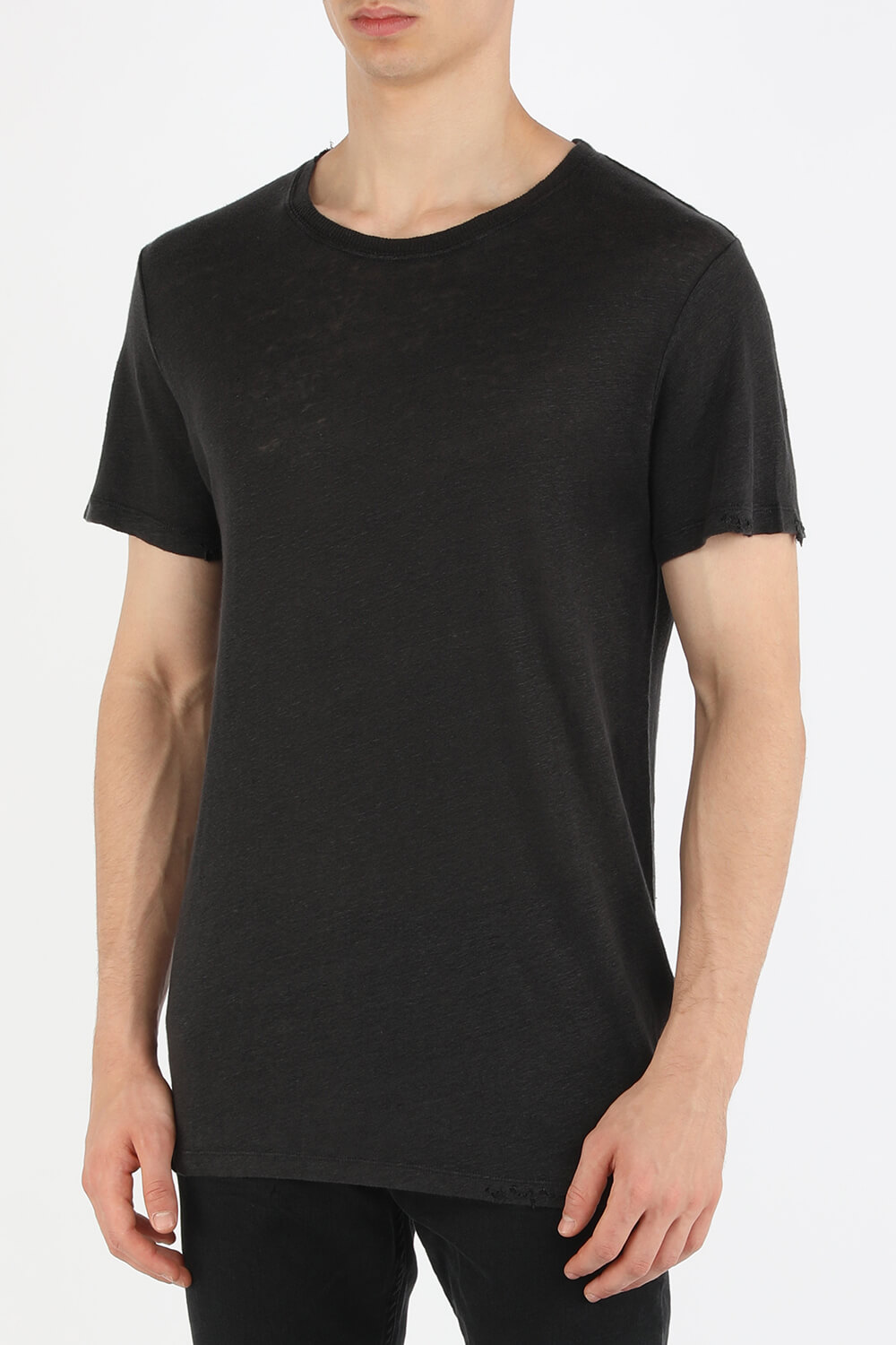 תמונת דוגמן קידמית של Dilan T-Shirt in Black