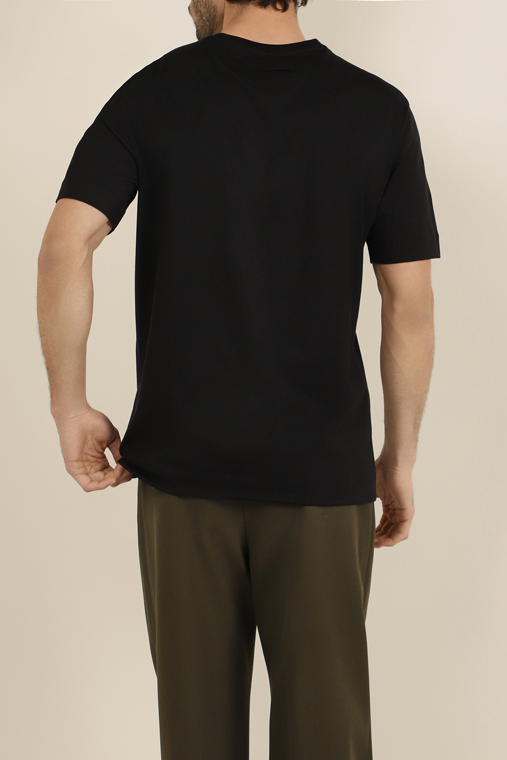 תמונת דוגמן אחורית של חולצת טי ZEGNA