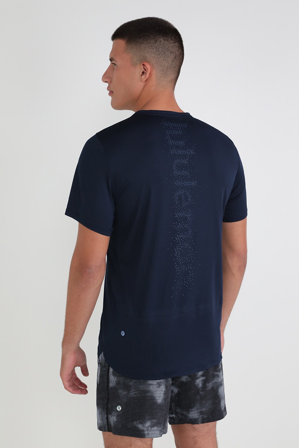 תמונת דוגמן אחורית של Ultralight Reflective Running Short-Sleeve