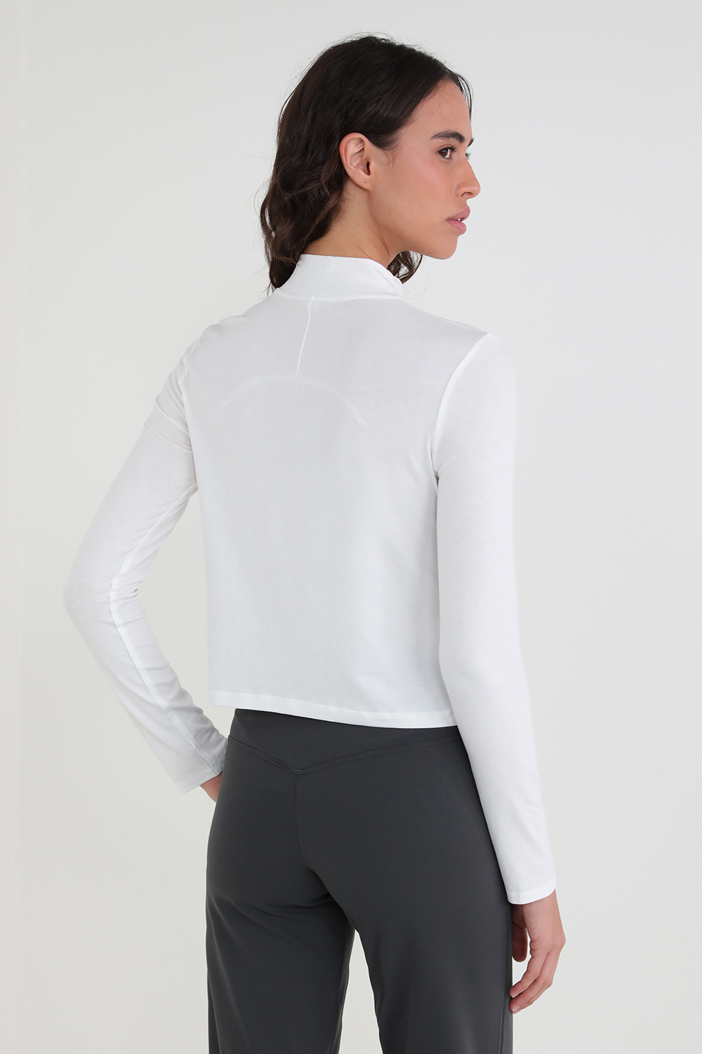 תמונת דוגמן אחורית של Classic-Fit Cotton-Blend Mock Neck Long-Sleeve Shirt