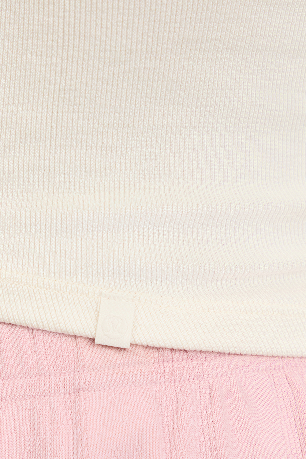 תמונת תקריב דוגמן של Hold Tight Long-Sleeve Henley LULULEMON