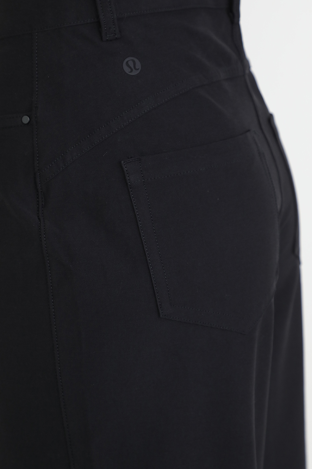 תמונת תקריב דוגמן של City Sleek 6 PKT Wide-Leg Utilitech