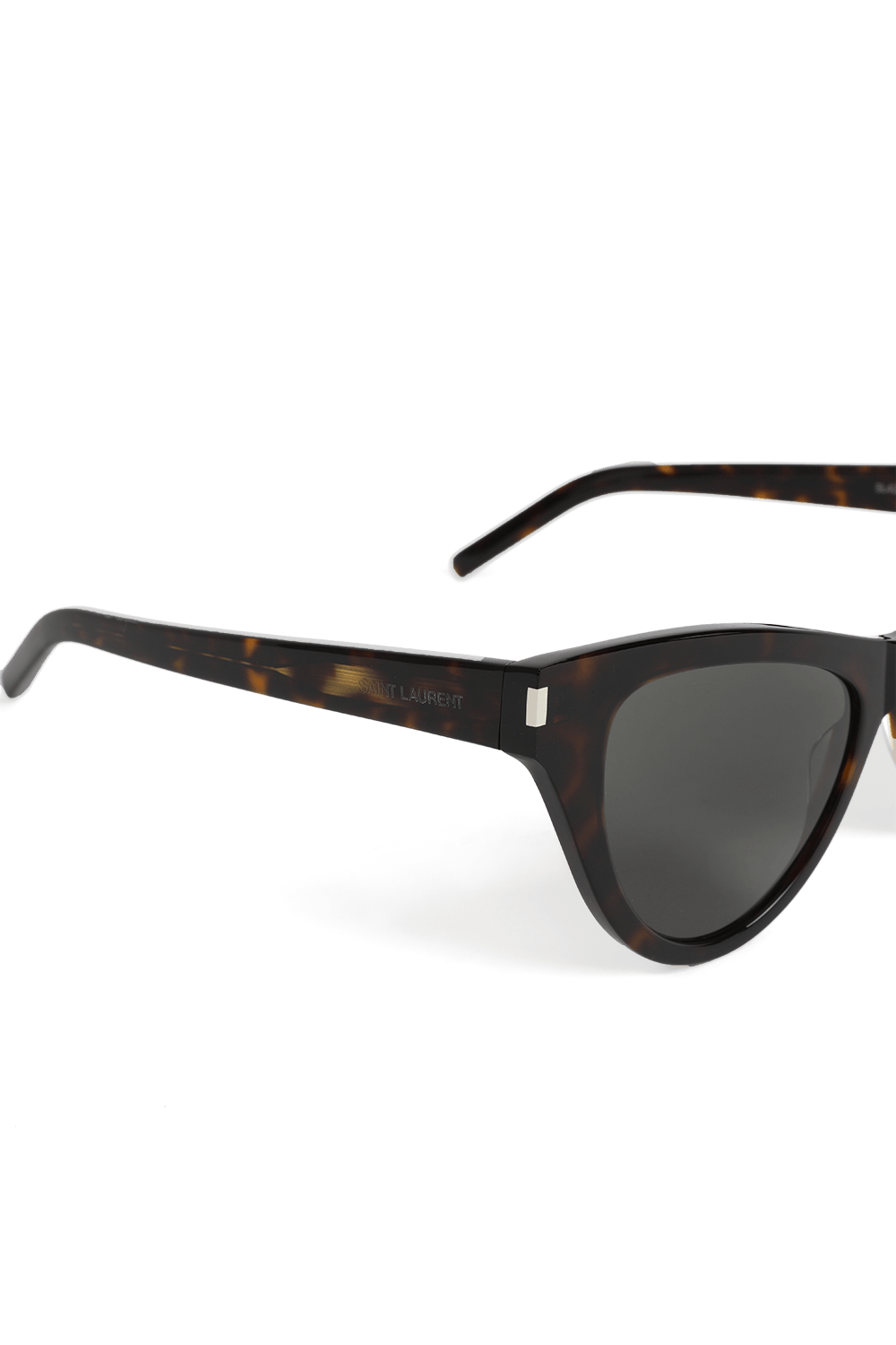 תמונת תקריב של Cat-Eye Sunglasses in Light Havana