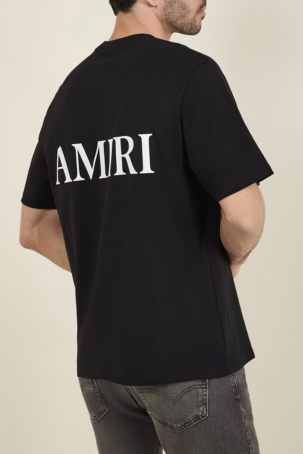 תמונת דוגמן אחורית של חולצת טי AMIRI