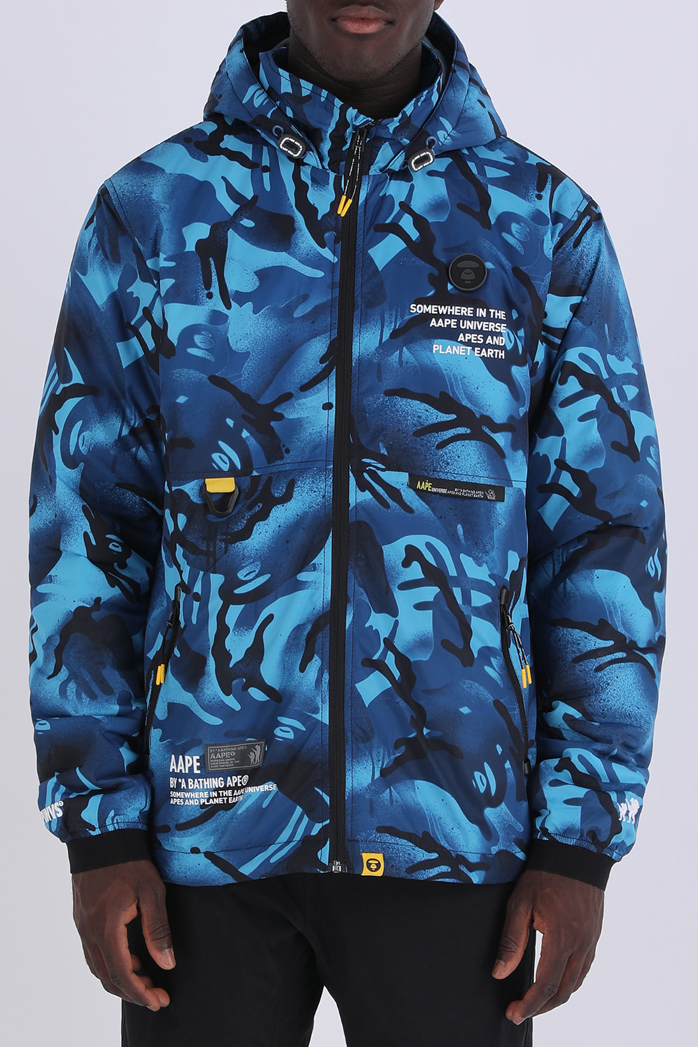 תמונת דוגמן קידמית של Camouflage Puffer Coat in Blue AAPE